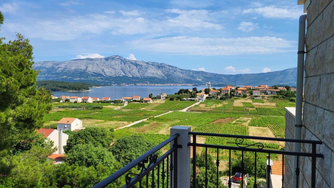 Villa Apartments Mate Cebalo ルンバルダ エクステリア 写真
