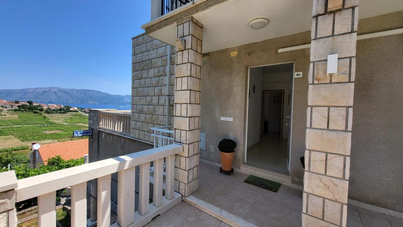 Villa Apartments Mate Cebalo ルンバルダ エクステリア 写真