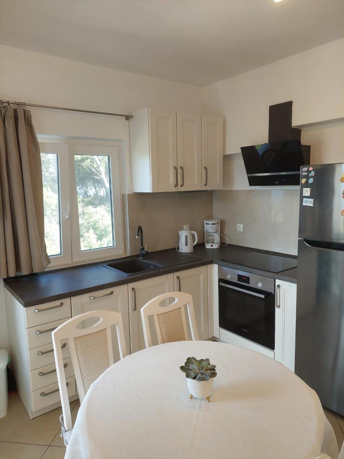 Villa Apartments Mate Cebalo ルンバルダ エクステリア 写真