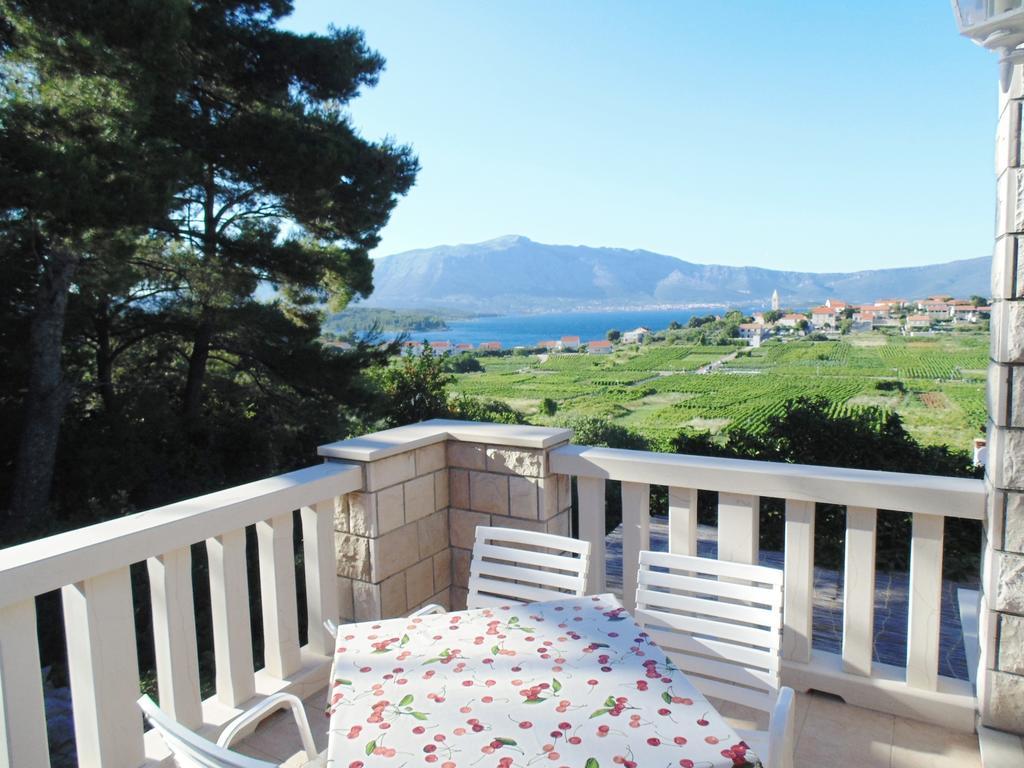 Villa Apartments Mate Cebalo ルンバルダ エクステリア 写真